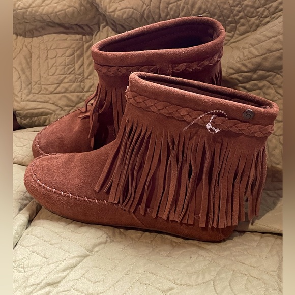 Makalu Shoes - Cute moccasin type light brown Booties! Size 8.5
Pre owned-MAKULU CALIFORNIA-S